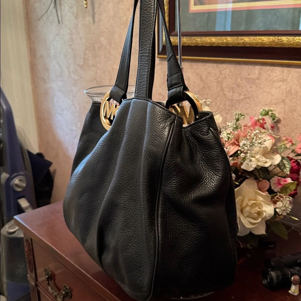 Michael Kors Black Shoulder Bag - Picture 5 of 17